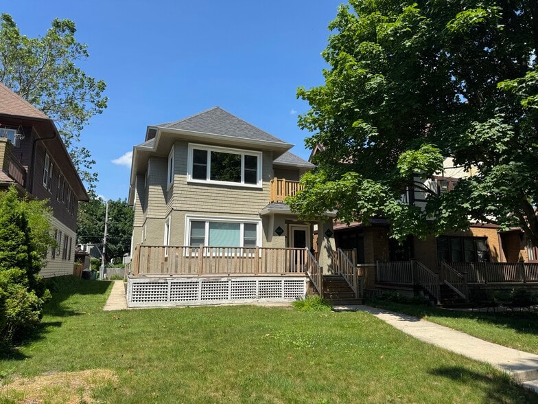 Front Close - 4481 N Frederick Ave