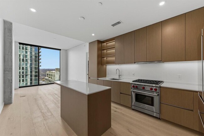 Building Photo - 610 Davis St