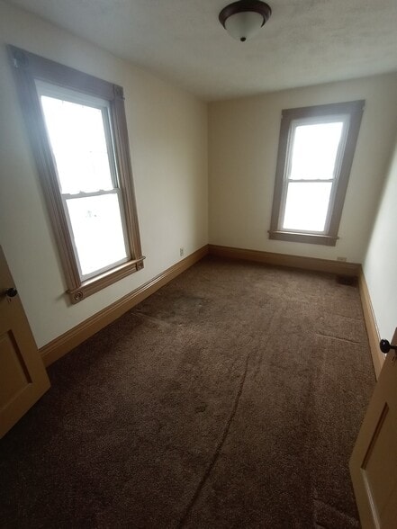 Building Photo - 825 Tremont Ave SW