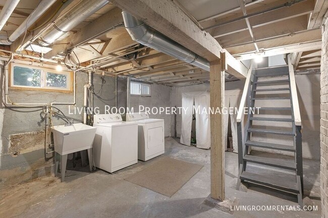 Building Photo - 2318 SE 72nd Ave