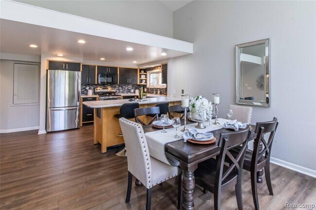 Building Photo - 1834 Fairview St