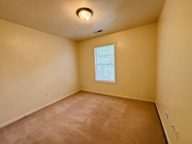 Building Photo - 50 Salem Ln