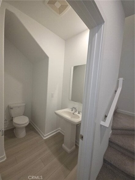 Building Photo - 8457 Gabrielino Ct