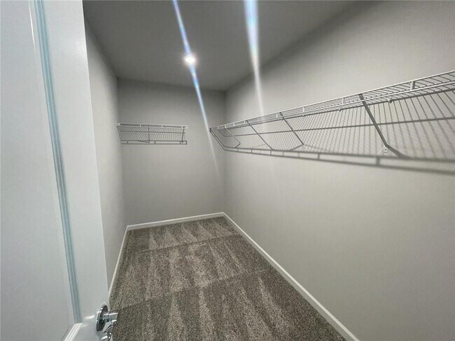 Building Photo - 3156 Morgan Hill Dr SE
