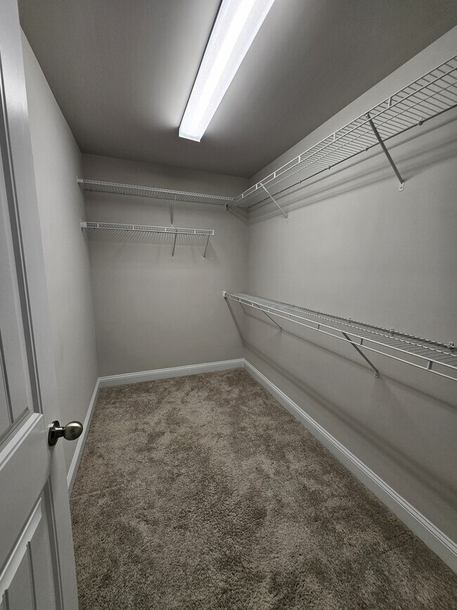 Building Photo - 214 Gracyns Dr