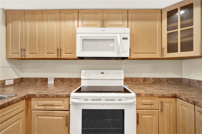 Building Photo - 9255 SW 125th Ave