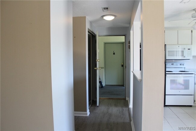 Building Photo - 3948 Ridge Lea Rd