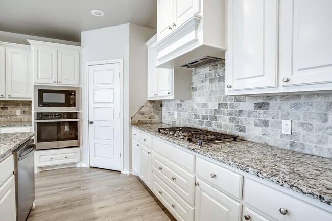 Building Photo - 2328 104th St