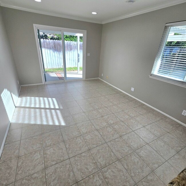 Building Photo - Welcome Home! 4 Bedroom HOUSE available NOW!