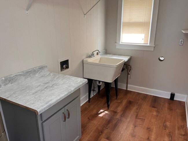 Building Photo - For Rent: Charming Newly Renovated 2-Bedroom Home