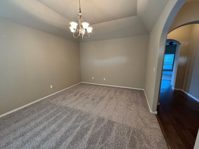 Building Photo - Bixby 3 car garage, great lot!