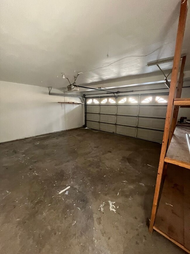 Building Photo - 248 E 5th St