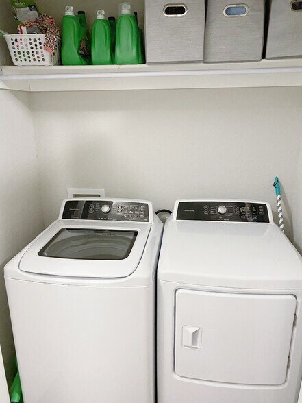 Washer and dryer included - 1292 S Kingfisher Ln