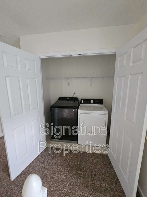 Building Photo - 5600 Barnsley Pl