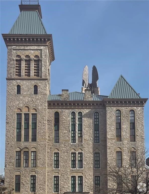 Building Photo - 30 W Broad St