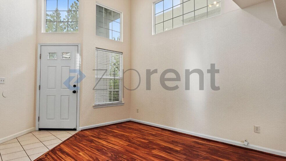 Building Photo - Unit