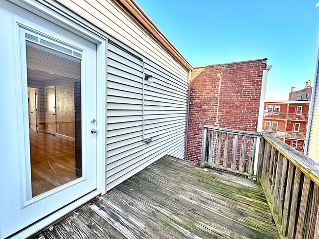 Building Photo - 89 Cottage St