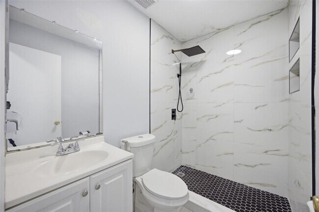 Building Photo - 5412 N 48th St