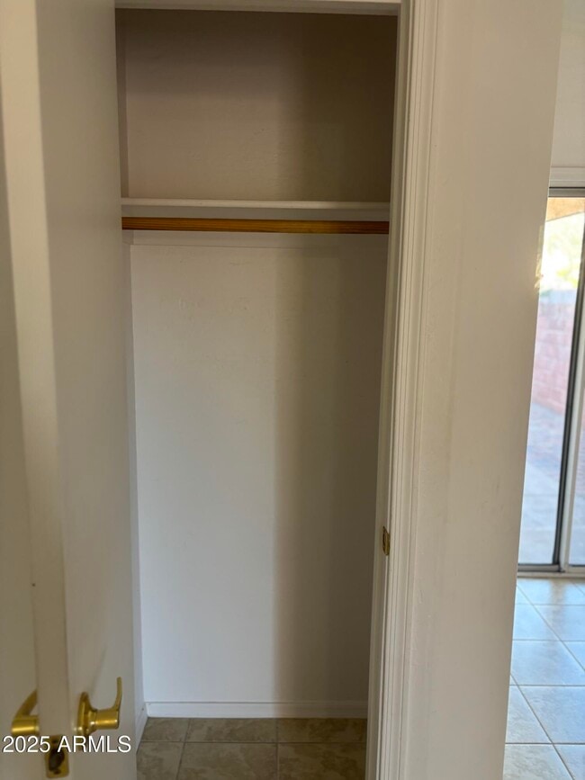 Building Photo - 2221 E Union Hills Dr