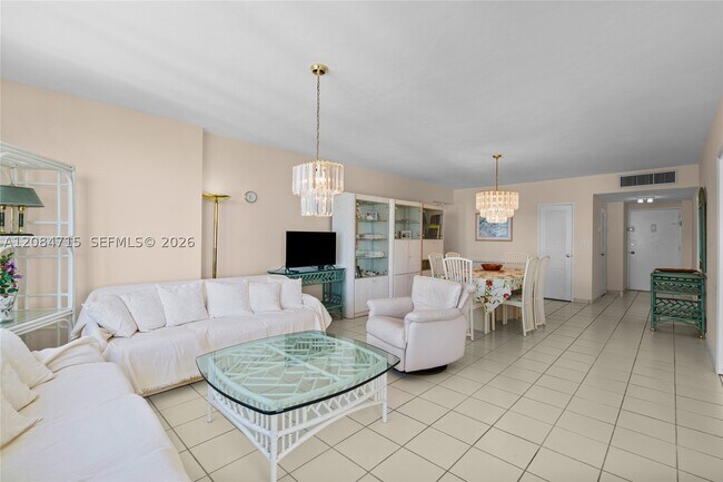 Building Photo - 5001 Collins Ave