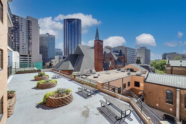 Building Photo - 78 10th St E
