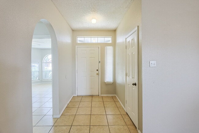 Building Photo - "Spacious 3-Bedroom Haven with 2 Full Baths – 1,592 Sq Ft with Lawn Care Included!"