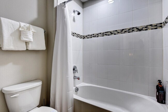 Building Photo - 5254 Wildwood Wy