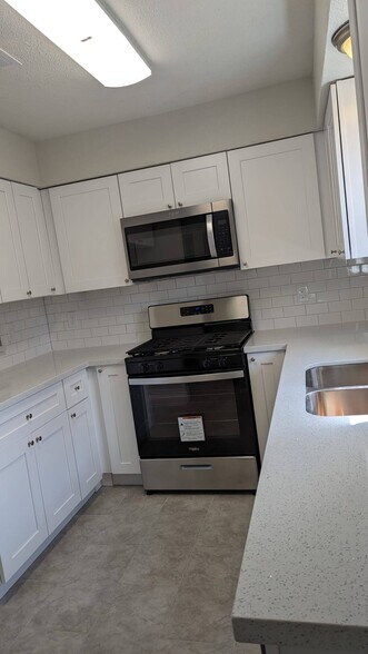 Building Photo - 9814 Thorn St