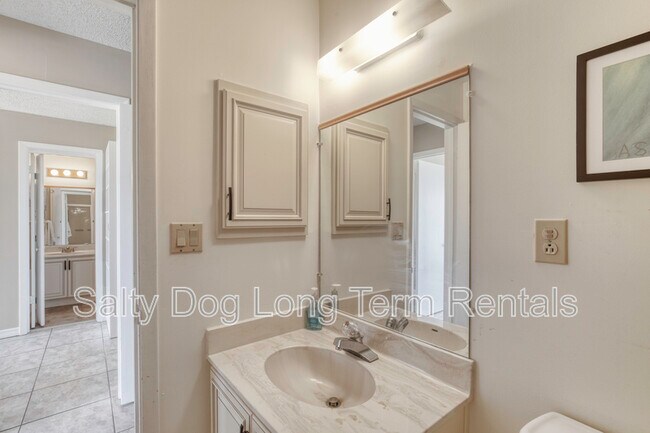 Building Photo - 1601 N Central Ave