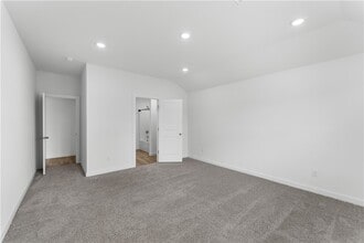 Building Photo - 106 NW Pinwheel St