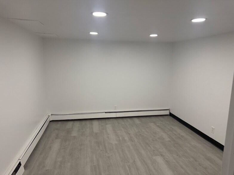 Building Photo - 25 Bonnybill Dr