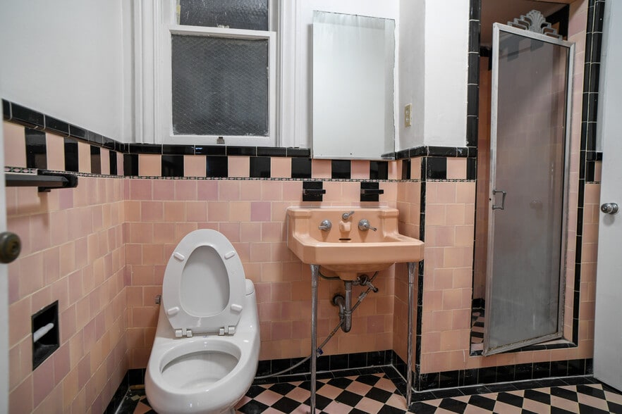 Bathroom - 1600 Clement St