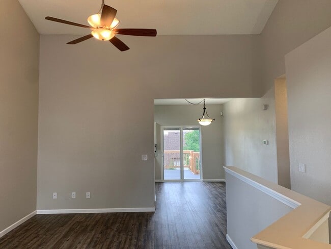 Building Photo - *STUNNING* 3 BEDROOM IN STETSON HILLS