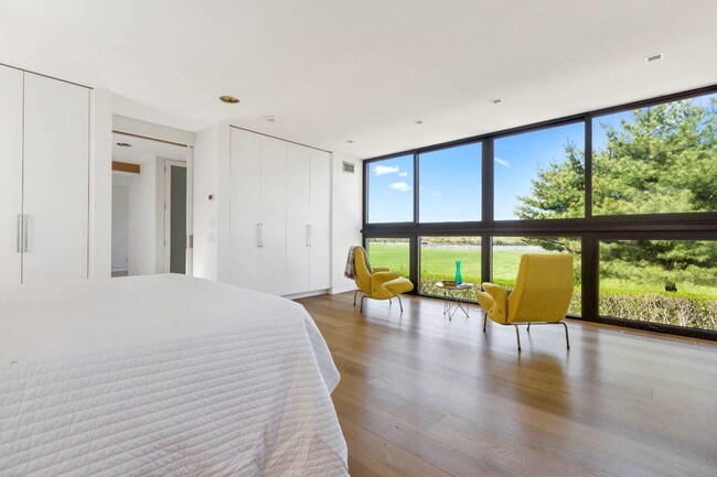 Building Photo - 507 Edge of Woods Rd