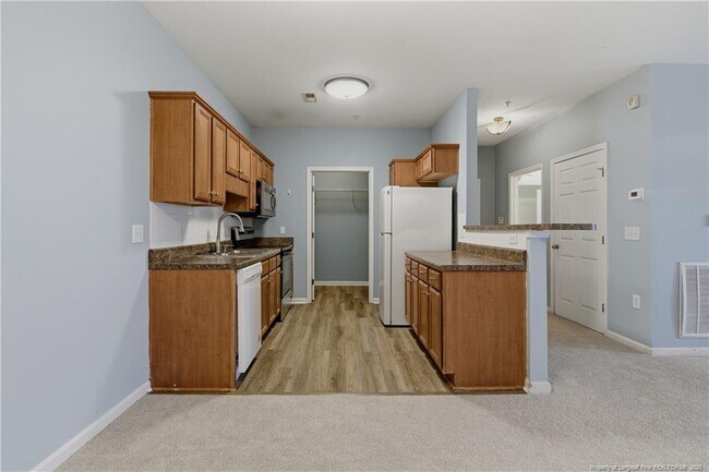 Building Photo - 625 Marshtree Ln