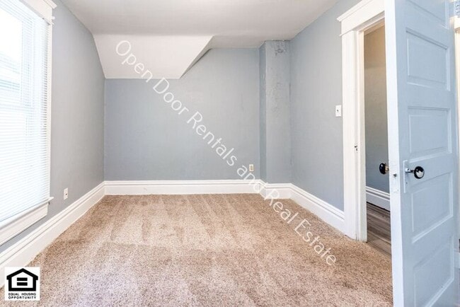 Building Photo - 1030 1/2 Lake Ave