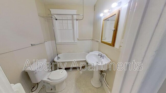 Building Photo - 566 Park Ave