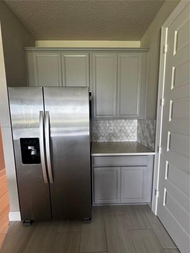 Building Photo - 6712 Cloverdale Ave