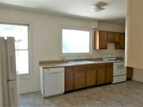 Building Photo - 14 Hickok Pl