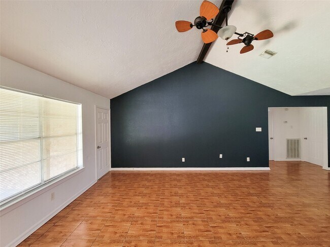 Building Photo - 409 S Travis
