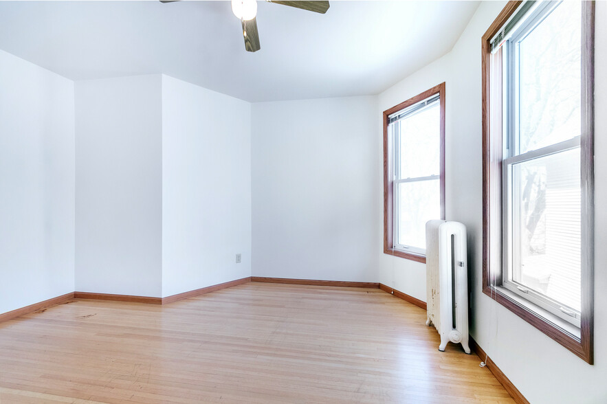 Building Photo - 419 W Doty St