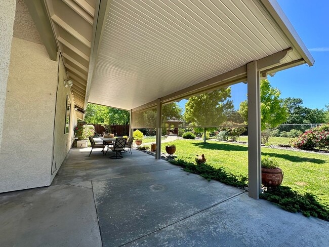 Building Photo - Beautiful well maintained home! Excellent ...