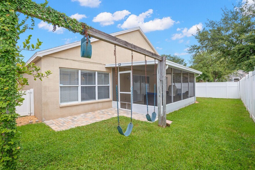 Building Photo - 18102 Leafwood Cir
