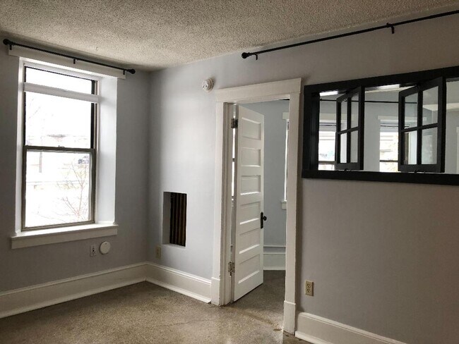 Building Photo - 1901 Lyndale Ave S