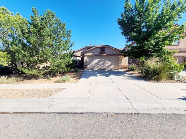 Building Photo - 3 bed 2 bath home in Huning Ranch.  MOVE I...