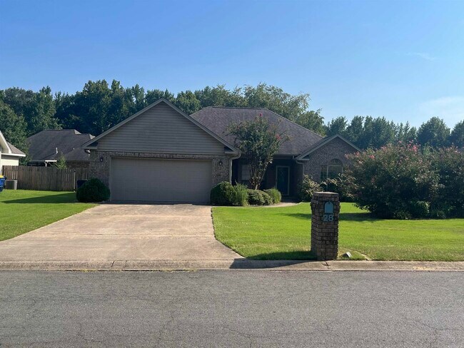 Primary Photo - 28 Hillsboro Dr