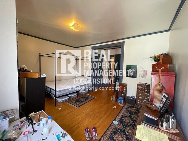 Building Photo - 808 W Kalamazoo Ave