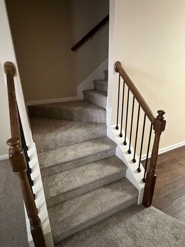 Building Photo - Beautiful 3-Bedroom, 2.5-Bath Home in Established Community!