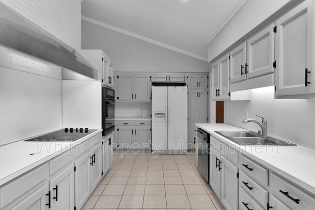 Building Photo - 1116 Reverdy Ln