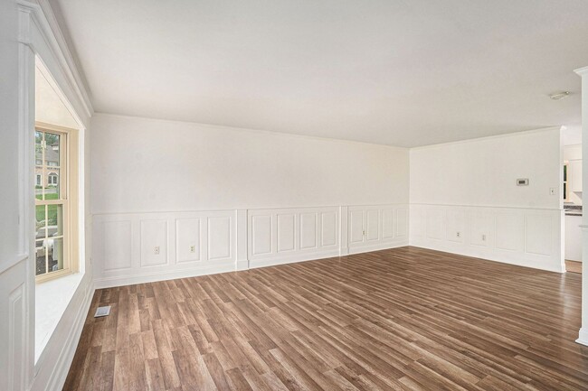Building Photo - Beautiful 3 Bedroom Home